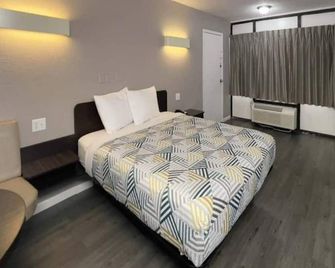 1 Queen bed | Smoking - Sallisaw