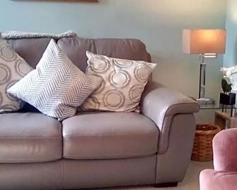 Cherubs Nest - Dartmouth - Living room
