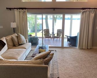 The Lake House - Cordele - Living room