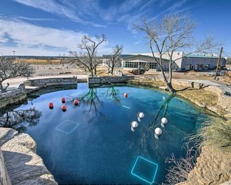 Charming Santa Rosa Home with Mountain Views and Porch - Santa Rosa - Басейн