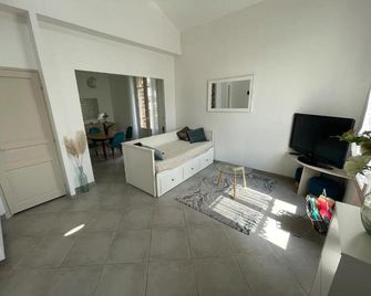 Le Pavillon de la Mare - Arpajon - Living room
