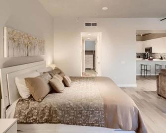 Sparkling Jewel byFremont-1queen1sofabedAmenities - Las Vegas - Bedroom