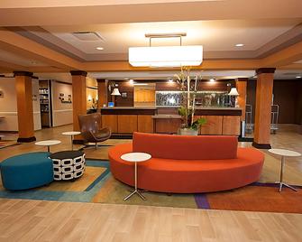 Comfort Inn & Suites South Akron - Akron - Lobby