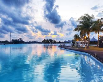 ذا أنمون ريزورت بينتان - جلامبينج - Lagoi - حوض السباحة