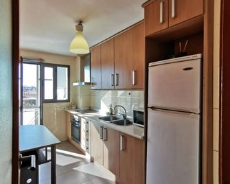 Piso centro de Granada junto al metro - 格拉納達 - 廚房