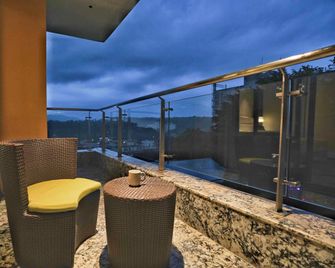 Hyatt Centric Rajpur Road Dehradun - Dehradun - Balcó