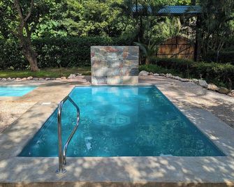 Casa Pitahaya · Surf & Nature Escape · Office with AC · Shared Pool + Skate Bowl - Marbella - Piscina