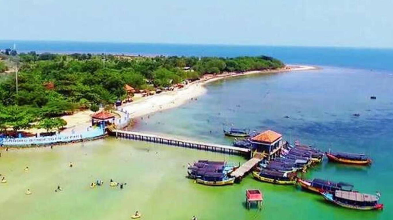 New Bandengan Beach Hotel