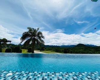 Belong Jin The Dam Resort - Ban Ta Khun - Piscina
