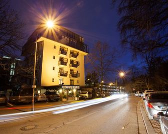 Trip Inn Klee am Park Wiesbaden - Wiesbaden - Vista del exterior