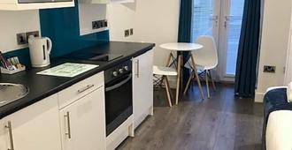 Foxhouse Studio Apartments - Plymouth - Kitchen