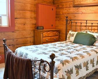 Cozy Cottage on Horse Farm - Canton - Bedroom