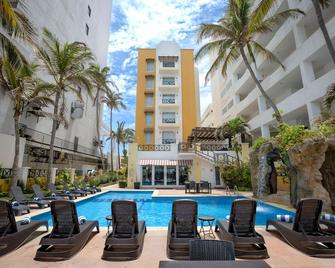 Best Western Hotel Posada Freeman Zona Dorada - Mazatlán - Pool