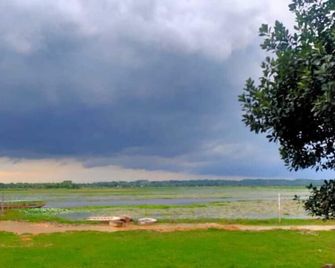 Lake Side Resort Neermahal - Melaghar - Vista del exterior