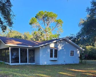Camp Mack Road Get Away - Lake Wales - Building