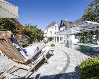 Romantik Hotel Neuhaus - Iserlohn - Piscina