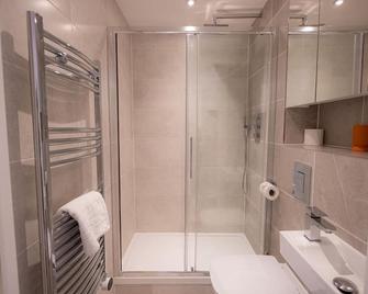 Two-Bedroom Flat Legoland Windsor Castle - Slough - Koupelna