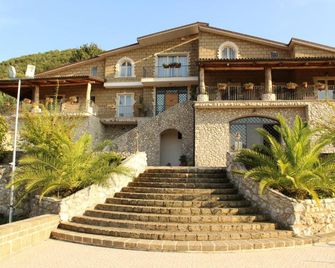 Le Rocce - Sant'Agata de' Goti - Edificio