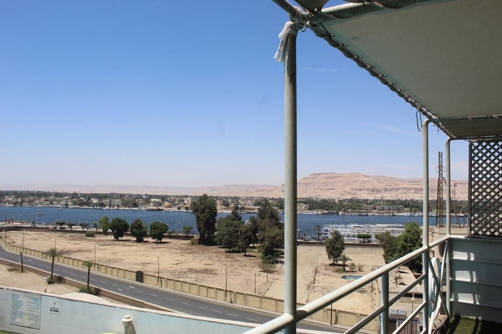 emilio hotel - الأقصر - شرفة