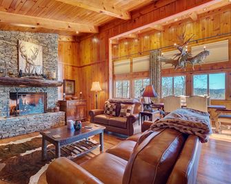Hilltop Hideaway - Highlands - Sala de estar