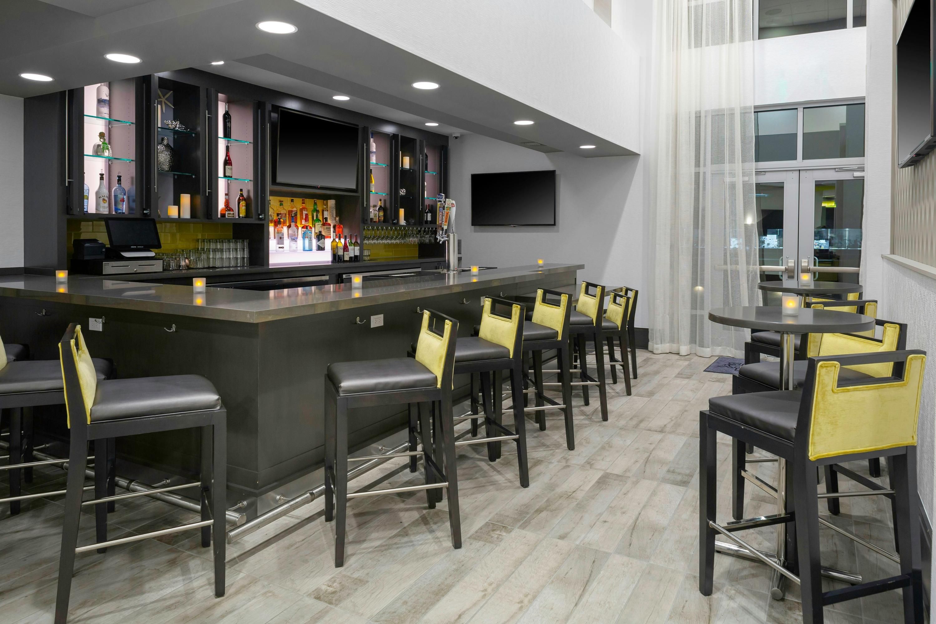 Hampton Inn & Suites Irvine-Orange County Airport - Irvine - Bar