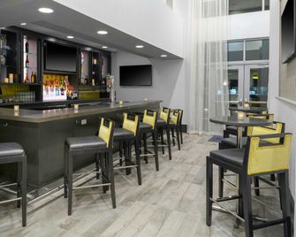 Hampton Inn & Suites Irvine-Orange County Airport - Irvine - Bar