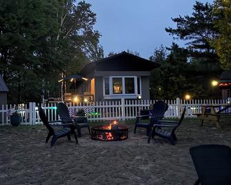 Experience Upper Michigan with a breathtaking view of the Bay . - Menominee - Patio