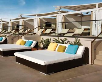 AAA 1 Bedroom Suite at The Signature Condo Hotel - Las Vegas - Patio