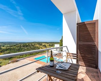 Room 'Julho' with Sea View, Shared Pool and Wi-Fi - Bordeira - Balcón