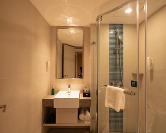 Homeinn Selected (Dandong Railway station Youdian Tower) - Dandong - Bedroom
