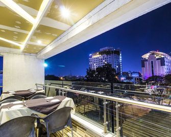 Fabhotel Prime Avenue - Indore - Balkon