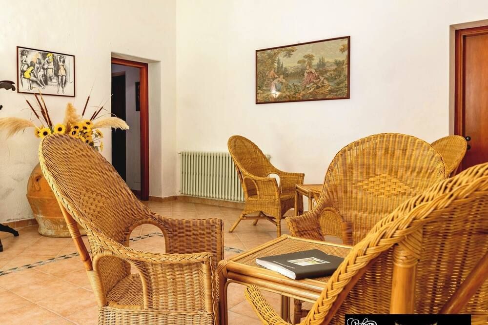 Cozy farmhouse nestled in the green Tuscan Maremma - Civitella Paganico - Huiskamer