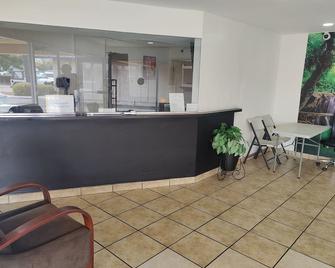 Americas Best Value Inn-El Cajon/San Diego - El Cajon - Receptionist