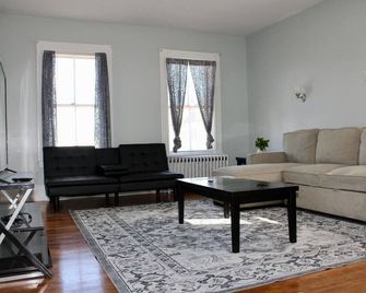 Charming 2-bedroom apartment - Taunton - Living room