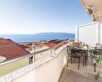Amazing apartment in Makarska with WiFi - Makarska - Balcón