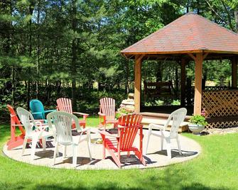 Serene Riverfront Retreat - Lake City - Patio