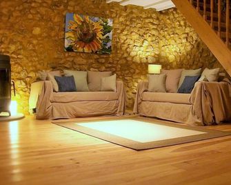 Le Noyer - at Manoir Bourgale, central Dordogne, 50 acre private park. - Villefranche-du-Périgord - Salon