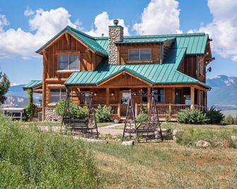 Hilltop haven with 360º views, hot tub, fireplace - Silt - Edificio