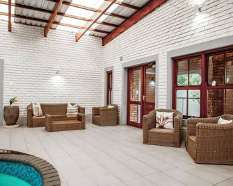 Yalla Yalla Boutique Hotel - Emalahleni
