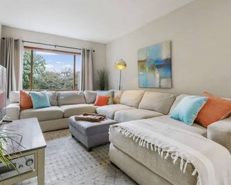 Cheerful family home 1/2 mile from downtown - Snohomish - Sala de estar