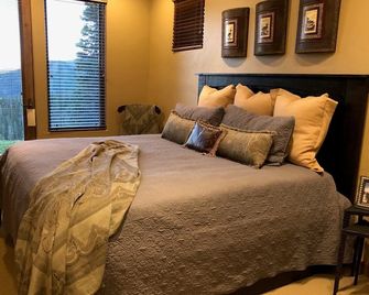 Moonlight Magic! Best Views In Big Sky! True Ski-In/Ski-Out! Heated Ski Room! - Big Sky - Chambre