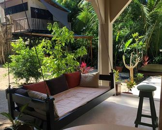 Villa VidaAnanda in the heart of Playa Hermosa, Cobano - Santa Teresa - Patio