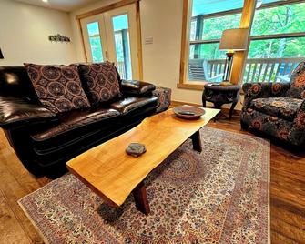 Uber Private, Luxury Cabin minutes from downtown Ohiopyle - Farmington