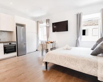 Saint's View Apartments - Corfu - Bedroom
