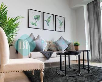 Bloomfields Elegant Stu In Mayan Beach Access - Abu Dhabi - Living room