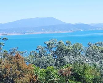 Applebay Guest House - Midway Point - Lobby