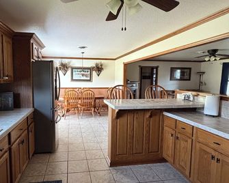 The Cowboy Way A Charming Farmhouse With Stunning Ranch Views And Huge Game Room - Gallipolis - Kuchyň