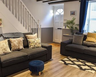 Low Quay Cottage - Conwy - Living room