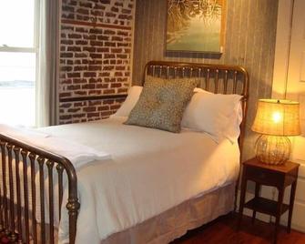 Quaint Studio Loft in the Heart of Downtown Beaufort - Beaufort - Bedroom