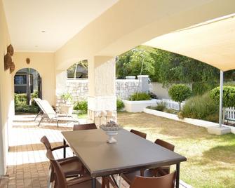 African Palm Cottage and Guesthouse - Durbanville - Patio